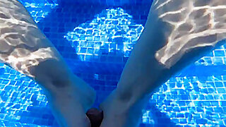 Kate Quinn Gives Her Guy And Underwater Foot Job